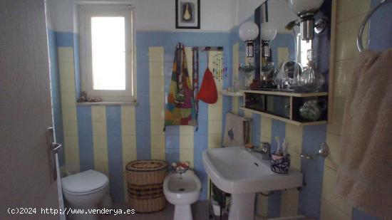  Se alquila habitación en piso de 2 dormitorios en Albaicín, Granada - GRANADA 