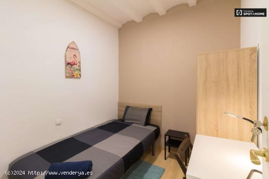  Se alquilan habitaciones en un apartamento de 5 dormitorios en El Raval - BARCELONA 