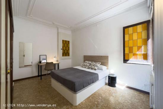  Se alquilan habitaciones en apartamento de 11 habitaciones en El Raval - BARCELONA 