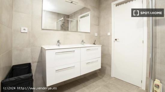 Apartamento entero de 2 dormitorios en Barcelona. - BARCELONA