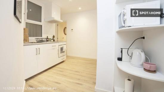 Apartamento entero de 2 dormitorios en Barcelona. - BARCELONA