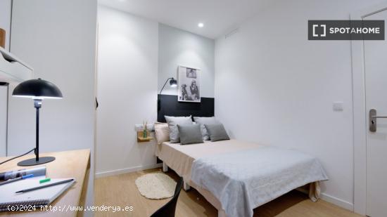 Se alquilan habitaciones en apartamento de 2 dormitorios en La Gran Via - VALENCIA