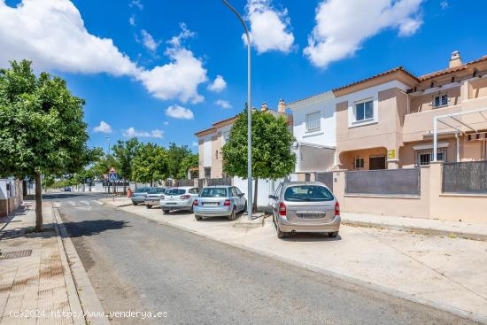 Magnífica Casa con Garaje y Patios en Utrera, Sevilla - SEVILLA