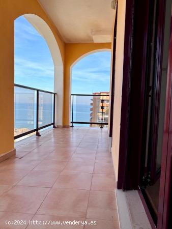 GRAN APARTAMENTO-DUPLEX CON VISTAS AL MAR Y PISCINA COMUNITARIA - VALENCIA