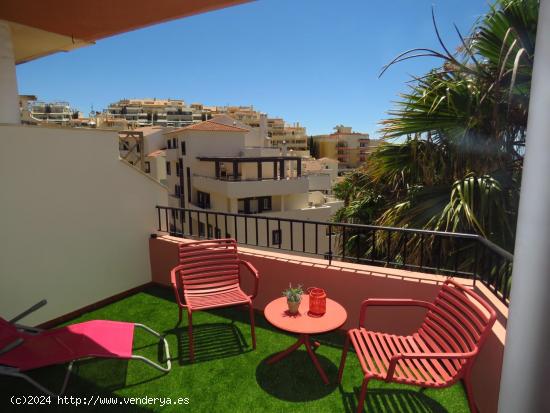 AMPLIO APARTAMENTO SEMINUEVO CON VISTAS AL MAR de 115 m2 en Torrequebrada - MALAGA