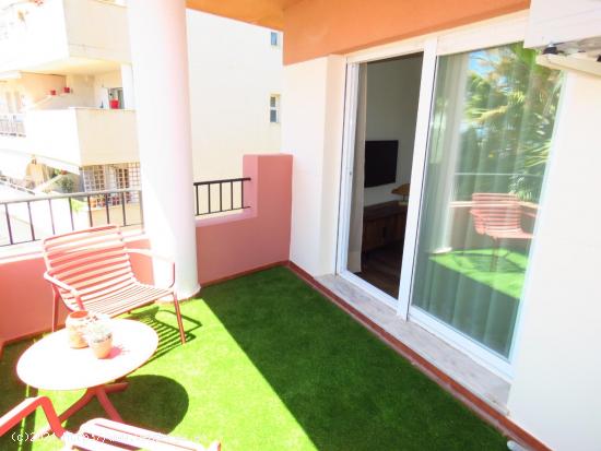 AMPLIO APARTAMENTO SEMINUEVO CON VISTAS AL MAR de 115 m2 en Torrequebrada - MALAGA