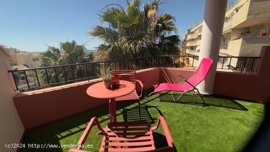 AMPLIO APARTAMENTO SEMINUEVO CON VISTAS AL MAR de 115 m2 en Torrequebrada - MALAGA