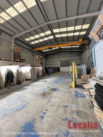  Nave Industrial de 500 m2 en Los Corrales de Buelna 