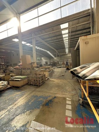 Nave Industrial de 1000 metros en Los Corrales de Buelna. Cantabria