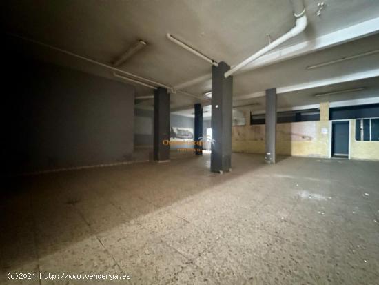 SE ALQUILA LOCAL DE 340M2 EN ELCHE: OPORTUNIDAD ÚNICA PARA REFORMAR Y CREAR ALGO A TUS NECESIDADES!