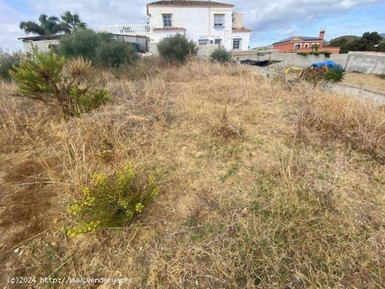 SOLAR URBANO CON PROYECTO DE VILLA Y LICENCIA DE OBRA - MALAGA