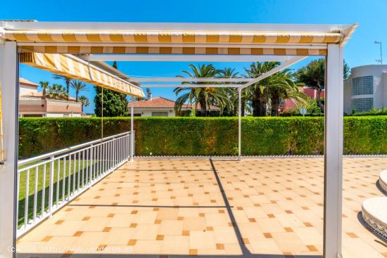 Chalet cerca del mar, en una de las mejores zonas exclusivas de Torrevieja, La Veleta. - ALICANTE