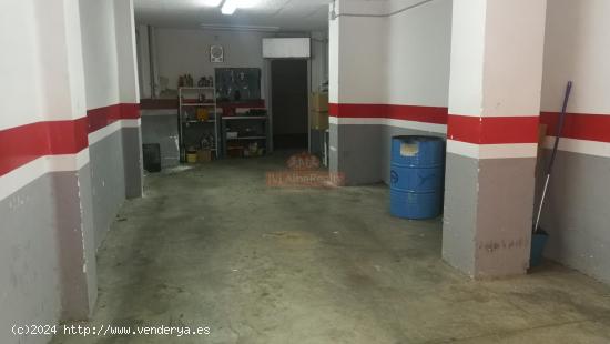 OPORTUNIDAD! SE VENDE LOCAL-GARAJE CON VADO EN LA CALLE OCTAVIO CUARTERO - ALBACETE