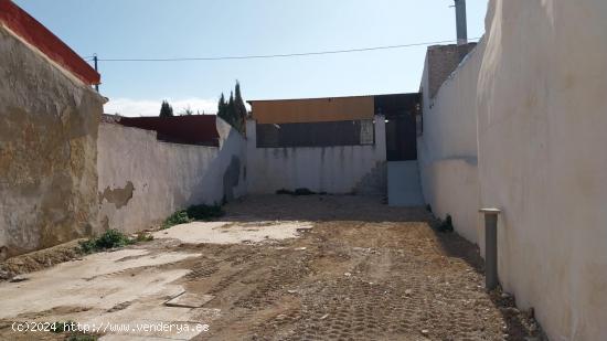 Parcela a dos calles en Benejuzar - ALICANTE