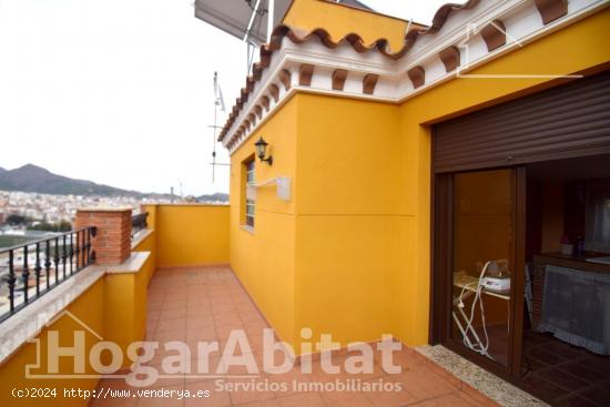 ADOSADO SEMINUEVO CON GARAJE Y TERRAZA - CASTELLON