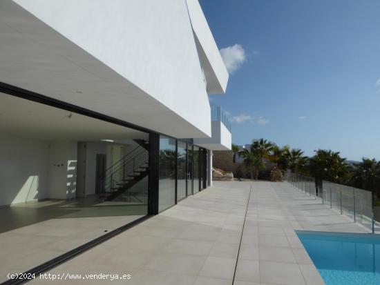 Preciosa villa moderna de nueva construcción con vistas panorámicas al Mar Mediterráneo in Beniss