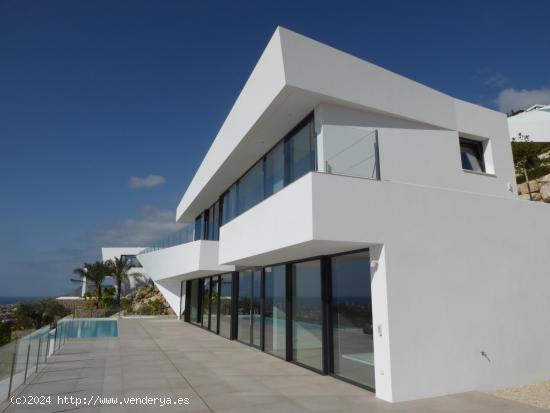 Preciosa villa moderna de nueva construcción con vistas panorámicas al Mar Mediterráneo in Beniss