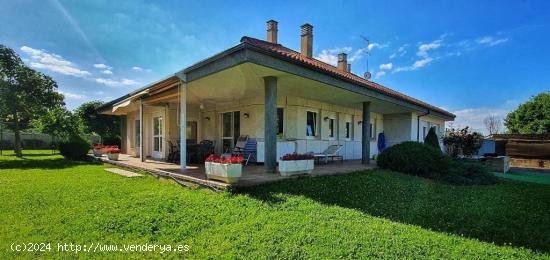 Impresionante Chalet en Villaverde de Abajo. - LEON