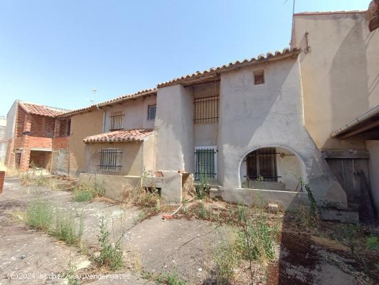 GRAN CASA EN LA ZONA DE VALENCIA DE DONJUAN - LEON