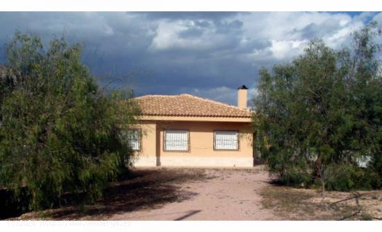 Chalet, a la venta,  en Hondon de las Nieves - ALICANTE