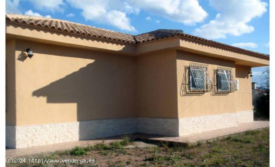 Chalet, a la venta,  en Hondon de las Nieves - ALICANTE