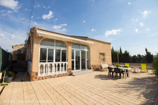 Chalet, en peña de las Aguilas, camino pantano - ALICANTE