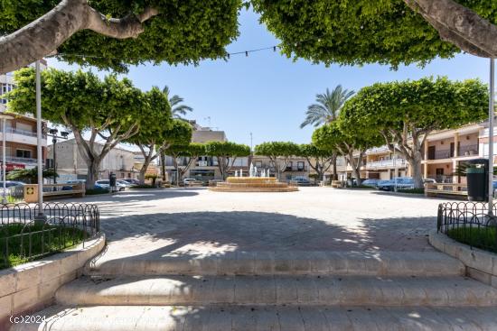 CASA de PUEBLO ORIENTADA a 2 CALLES en SAN FULGENCIO - ALICANTE