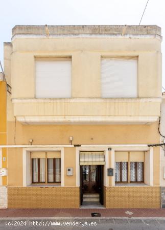 CASA de PUEBLO ORIENTADA a 2 CALLES en SAN FULGENCIO - ALICANTE