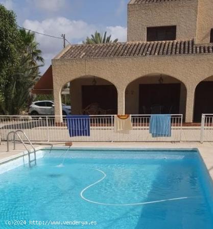 SE VENDE CHALET INDEPENDIENTE CON PISCINA EN LA HOYA - ALICANTE