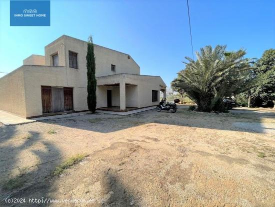 SE VENDE CHALET INDEPENDIENTE CON PISCINA EN LA HOYA - ALICANTE