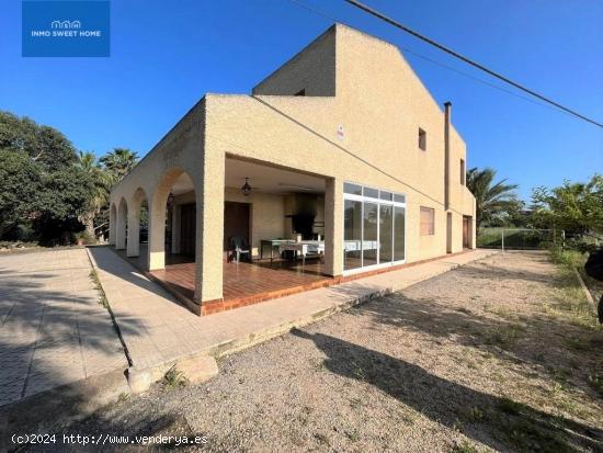 SE VENDE CHALET INDEPENDIENTE CON PISCINA EN LA HOYA - ALICANTE