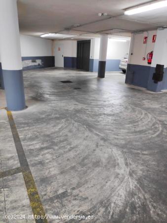 Plaza de garaje doble (capacidad para un coche y una moto) y trastero de 4m2. - VALENCIA