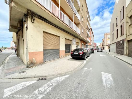  Local esquinero de 80m2 en zona parada de metro de Quart de Poblet - VALENCIA 