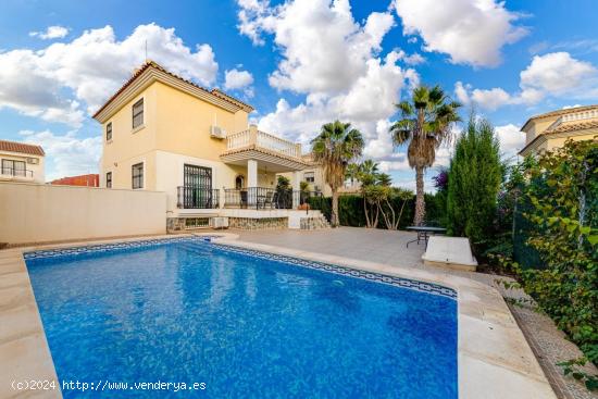 Villa independiente con picsina privada en El Raso, Guardamar del Segura - ALICANTE