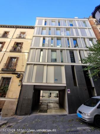  Plaza de garaje para coche grande - MADRID 