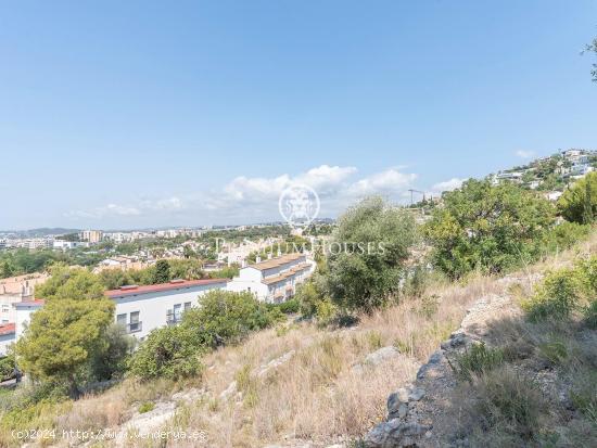 Espectacular terreno en venta con vistas al mar en Levantina Sitges - BARCELONA