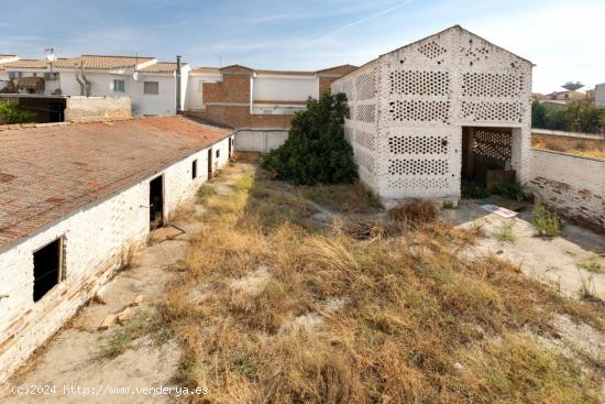 Casa con terreno en el centro de Churriana de la Vega - GRANADA