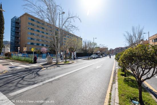 Local comercial junto al Hospital de Traumatología - GRANADA