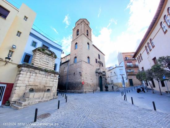 CASA DE 180M2 JUNTO A LA GERENCIA DE URBANISMO y PLAZA DE LA MERCED!!! - JAEN