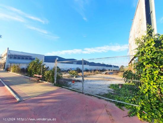 TERRENO EN VENTA EN MALAGA, EN LA AVENIDA PRINCIPAL DE CHURRIANA - MALAGA