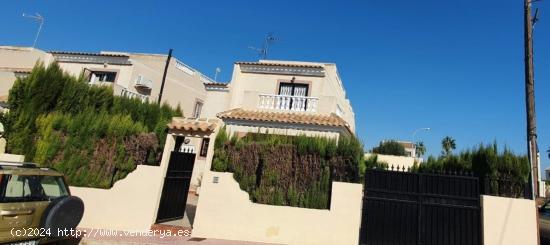 CHOLLO CHALETS INDEPENDIENTE CON DOS TERRAZA Y SOLARIUM - ALICANTE