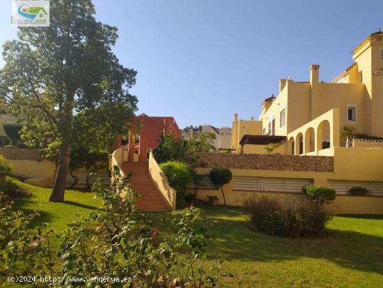 Adosado de 3 plantas con sotano, solarium, jardin, piscina comunitaria. - MURCIA