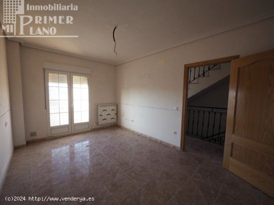 *VIVIENDA DE OBRA NUEVA, en barrio Europa, con 4 dormitorios, 3 baños, garaje y patio* - CIUDAD REA