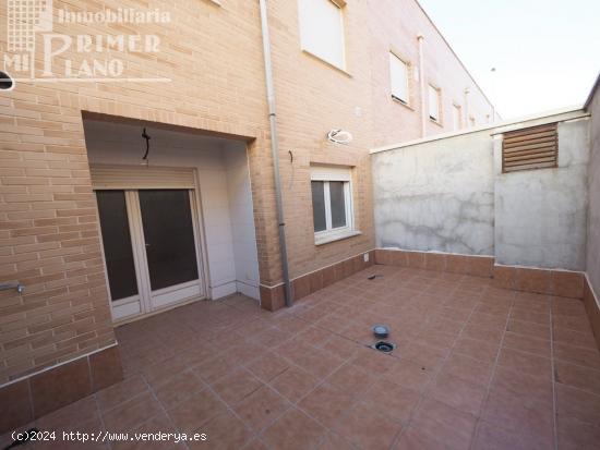 *VIVIENDA DE OBRA NUEVA, en barrio Europa, con 4 dormitorios, 3 baños, garaje y patio* - CIUDAD REA