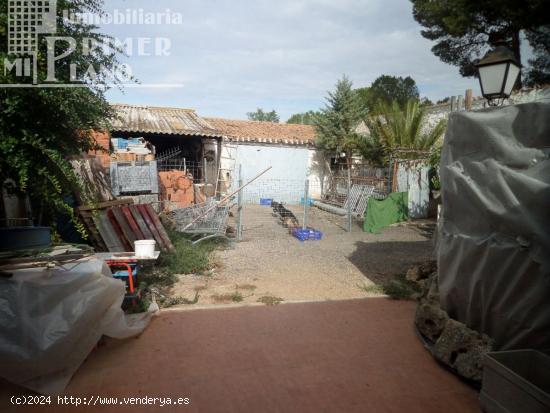 CASA ESPECTACULAR EN CINCO CASAS que cuenta con 900 de parcela. - CIUDAD REAL