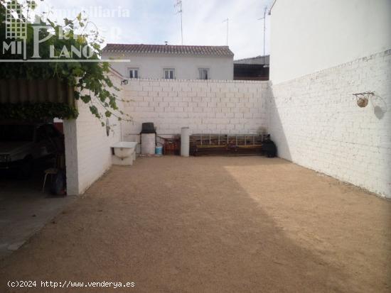 ¡¡OPORTUNDAD DE COMPRA JUNTO A DOÑA CRISANTA!! SOLAR CON 140m2 y 11 METROS DE FACHADA - CIUDAD RE