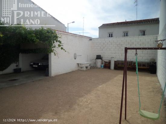 ¡¡OPORTUNDAD DE COMPRA JUNTO A DOÑA CRISANTA!! SOLAR CON 140m2 y 11 METROS DE FACHADA - CIUDAD RE