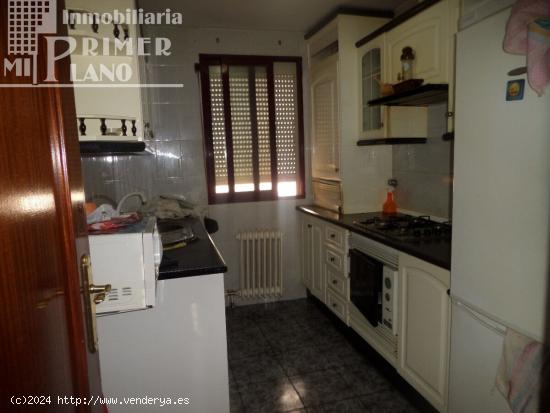 Piso exterior en Antonio Huertas, con ascensor, 3 dormitorios y plaza de garaje por solo 65.000 €.