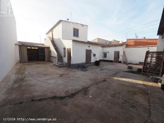 *Casa de planta baja para reformar de 495 m2, con amplio patio, garaje y 4 dorm por solo 98.000€* 