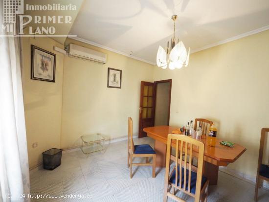 *CASA EN ESQUINA CON GARAJE/LOCAL EN PLANTA BAJA POR SOLO 43.000 EUROS* - CIUDAD REAL